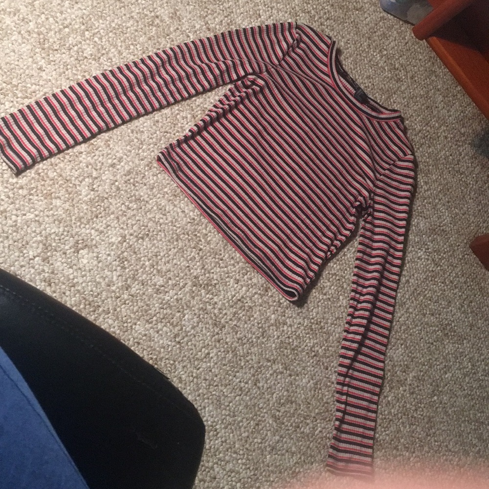 A long sleeved ribbed top.